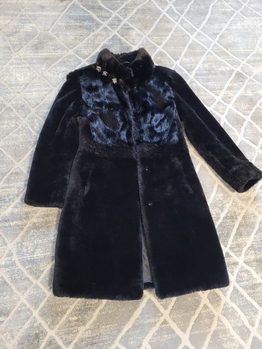 Шуба   мутоновая  с норкой