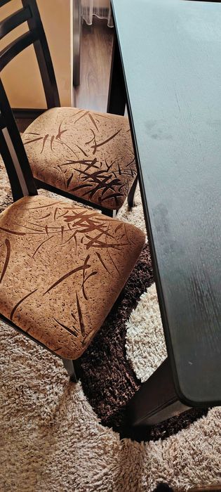 Трапезна маса със столове