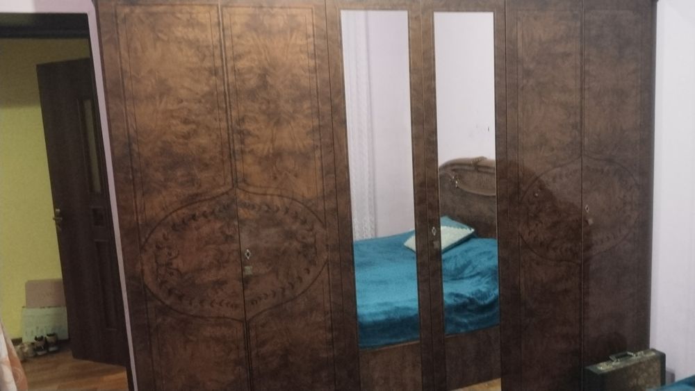 Спальный гарнитур