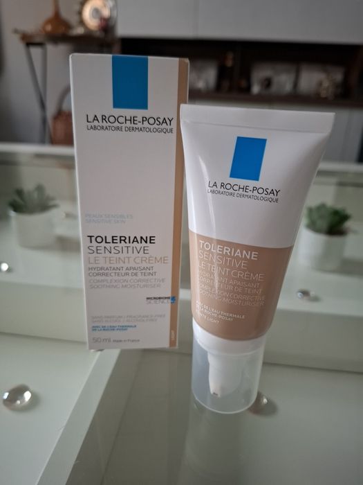 Лек тониран хидратиращ крем La Roche- posay