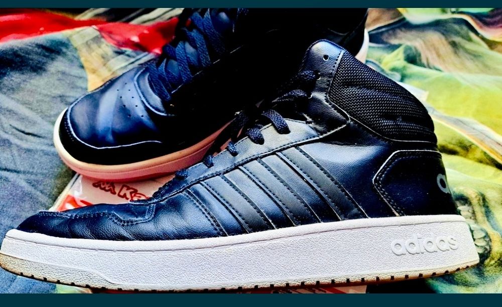 Ghete sport piele Adidas.