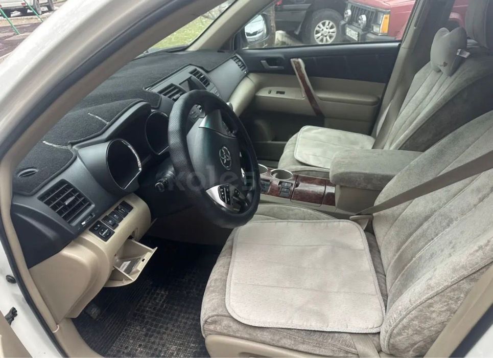 Highlander 2012 года 2.7л