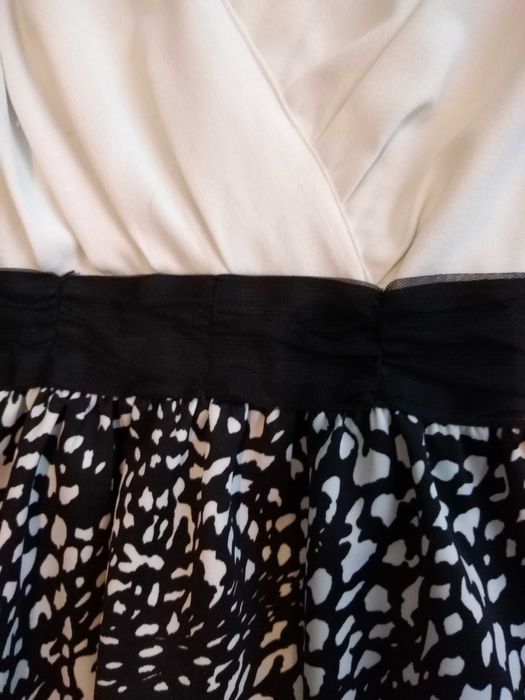 Рокля бяло и черно