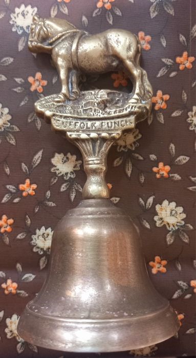 Медни сувенири и камбанка