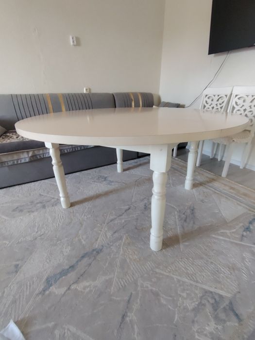 Продам стол для гостиной