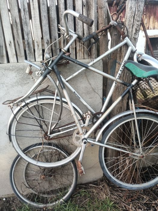 Biciclete nefunctionale. Pentru diferite piese.