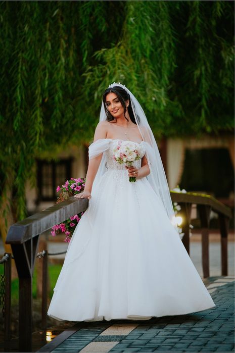 Vand rochie de mireasa