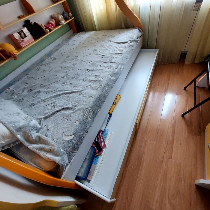 Продам кровать 3х ярусную