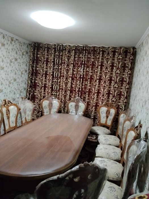 Stol stul komplekt sotiladi