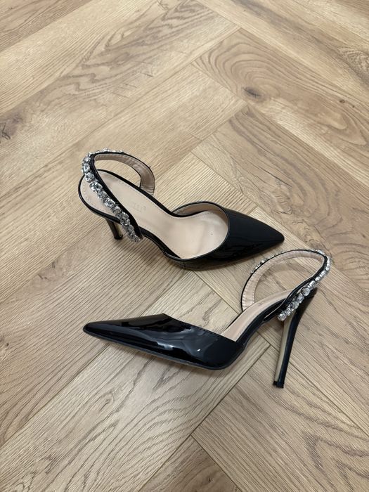 Pantofi negri cu pietre