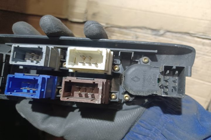 Butoane geam sofer Renault Laguna 1 [1993 - 1998] Liftback 1.8 MT (90