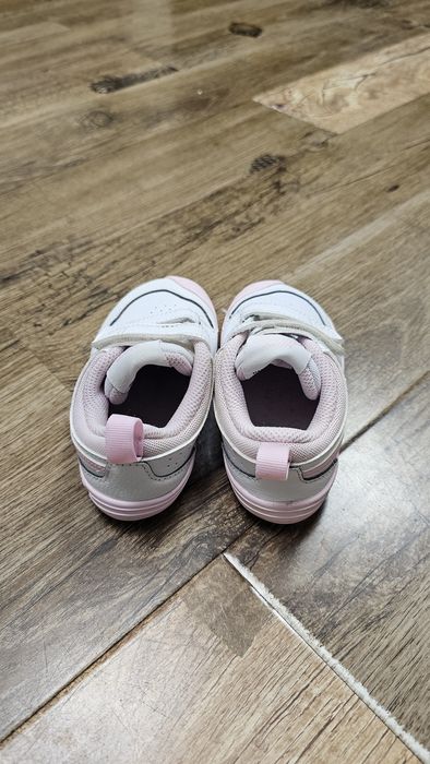 Adidași Nike mărimea 25