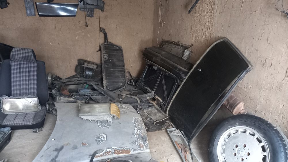 Мерс 190 разбор запчасть