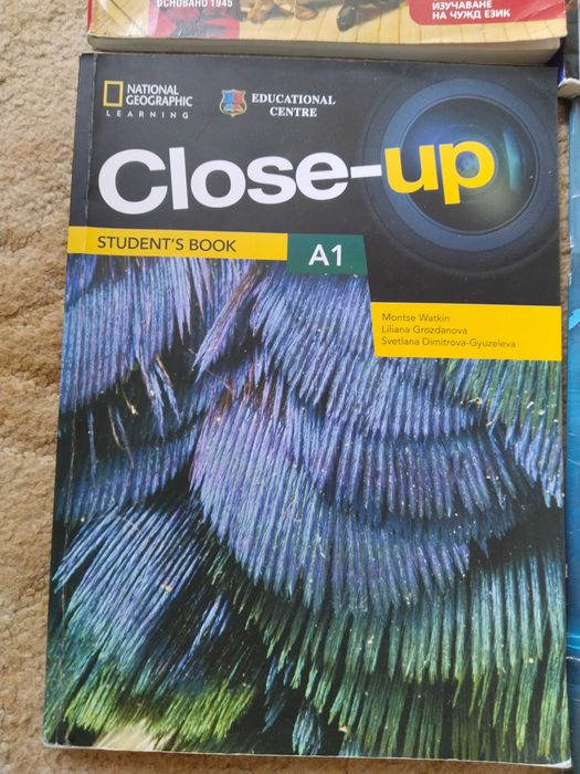 Продавам учебници