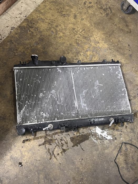 Продам радиатор на Subaru outback