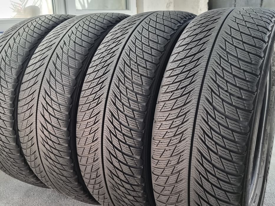 225/65/17 Michelin 4Броя: 300лв 6.5мм