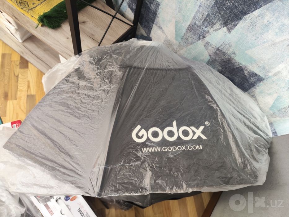 Продам комплект постоянного света Godox SL60W + Штатив + Зонт