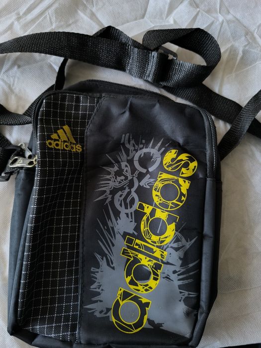 Продавам чисто нови мъжки чантички