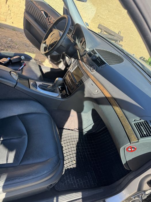 Продавам Mercedes-benz e320 w211