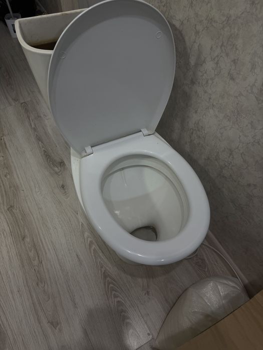Продам унитаз 10000