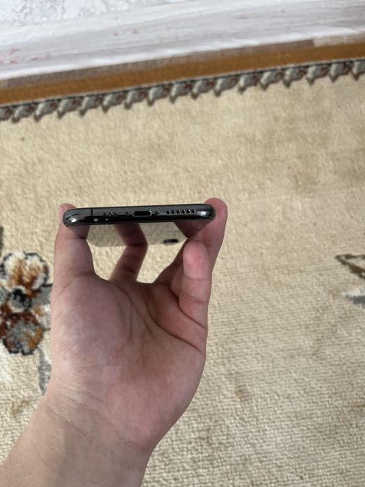 Продам Айфон se