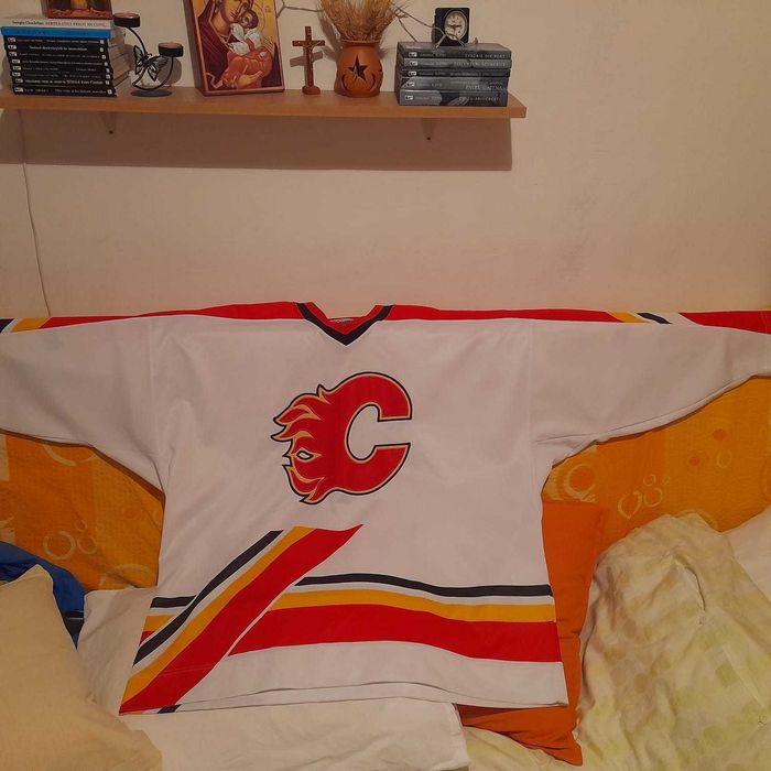 Echipament de hochei (pantaloni, tibiere, tricouri)