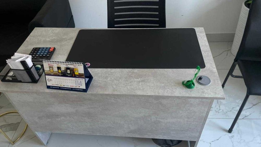 Продам 4 офисных стола