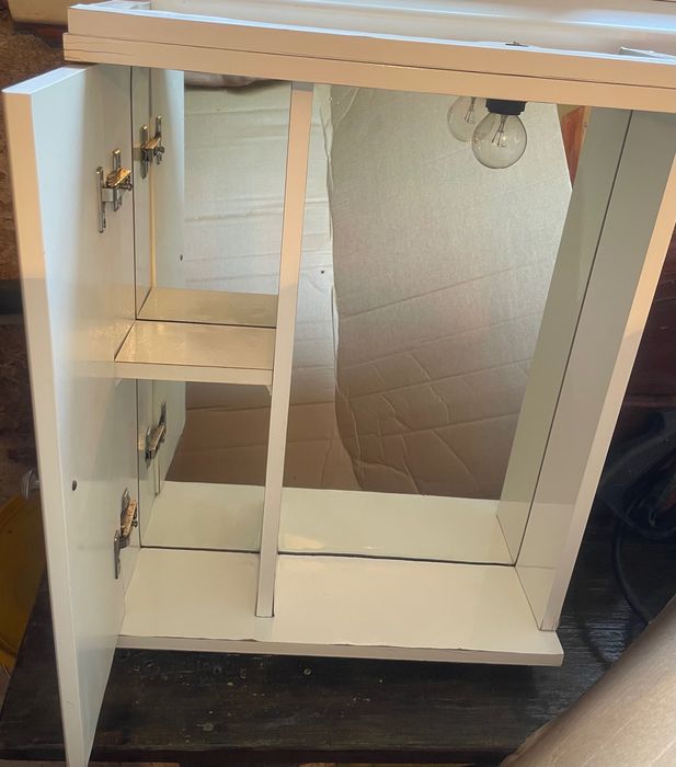 Мебели за баня - горен шкаф и полуконзола