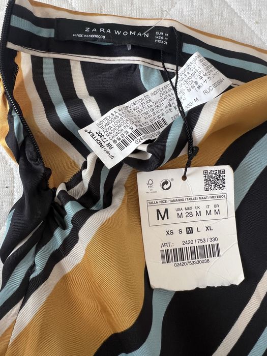 Fusta noua, eleganta, subtire si usoara, intr o combinatie minunata de dungi de la Zara, M