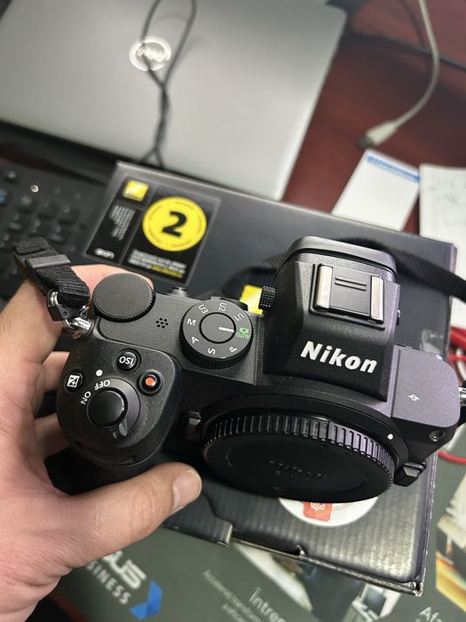 Nikon z5 full frame Z  impecabil