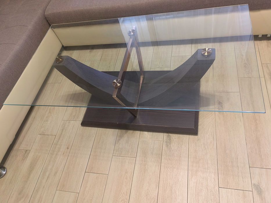 Стъклена холна маса