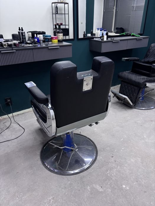 Продам 2 парихмахерских кресла