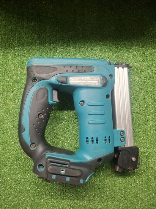 Такер на Makita BST221