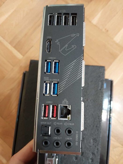 AMD Ryzen 9 3900X + Gigabyte X570 Aorus Elite