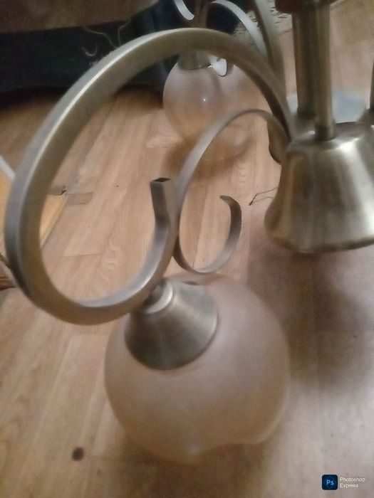 Разные люстры лампы светильники.