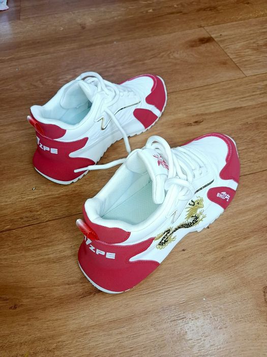 Продам кроссовки