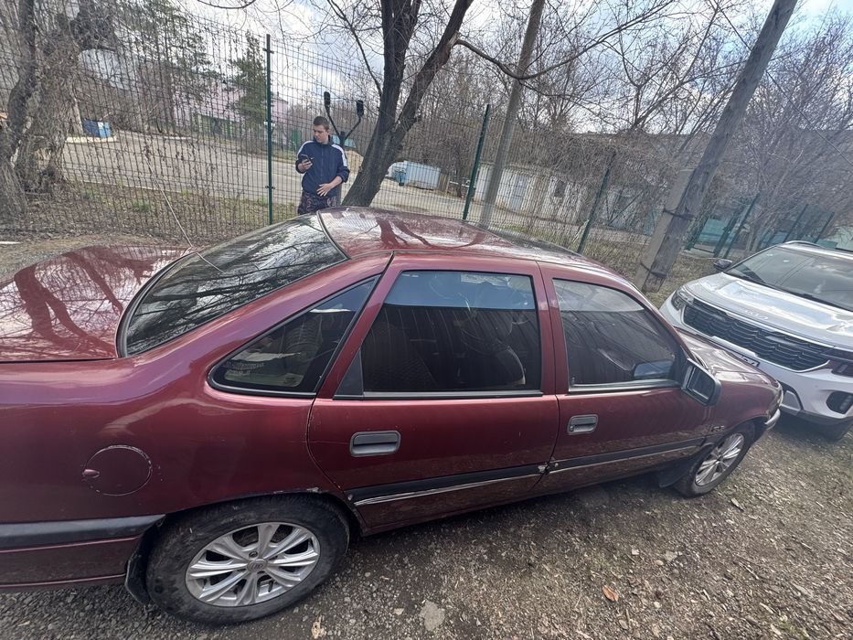 Opel vectra бордовый цвет .