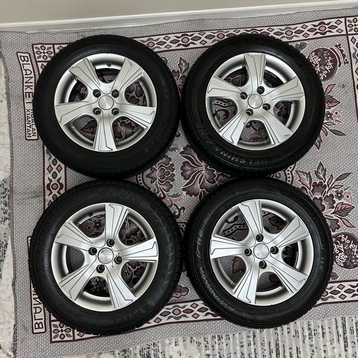 Комплект дисков с шинами