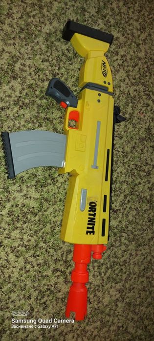Продавам пушка Nerf Fontnite