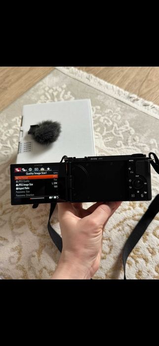 Sony ZVE-10 в идеальном состоянии