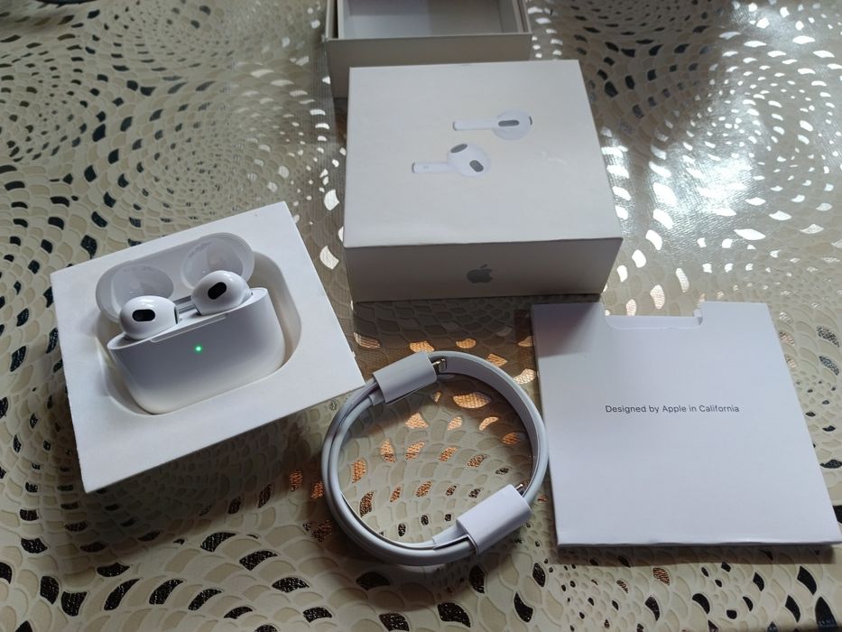 Продам наушники AirPods