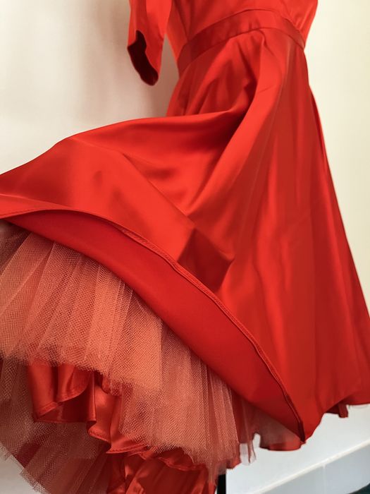 Rochie elegantă roșu viu M