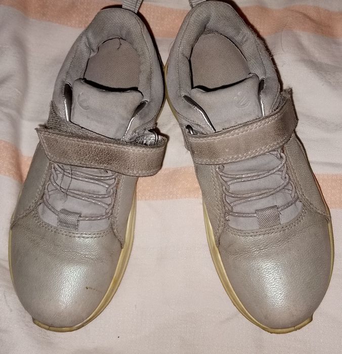 Кроссовки на девочку