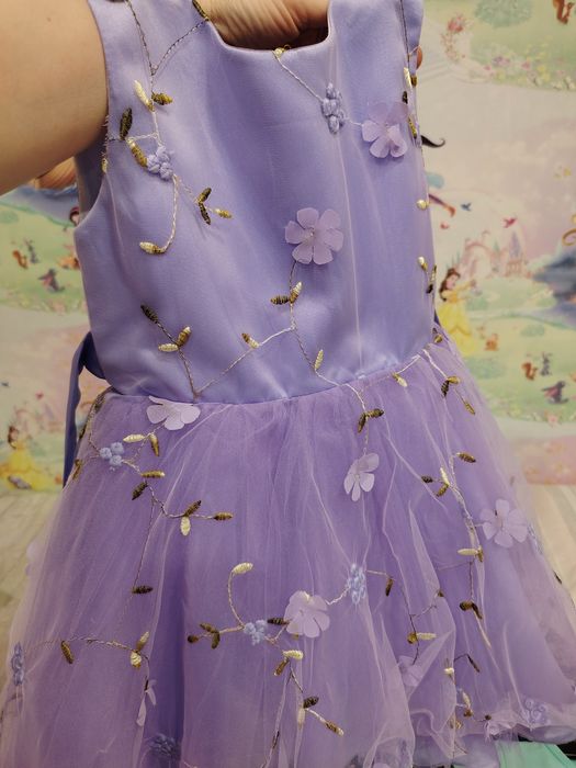 Продам  платья на девочку 5 лет