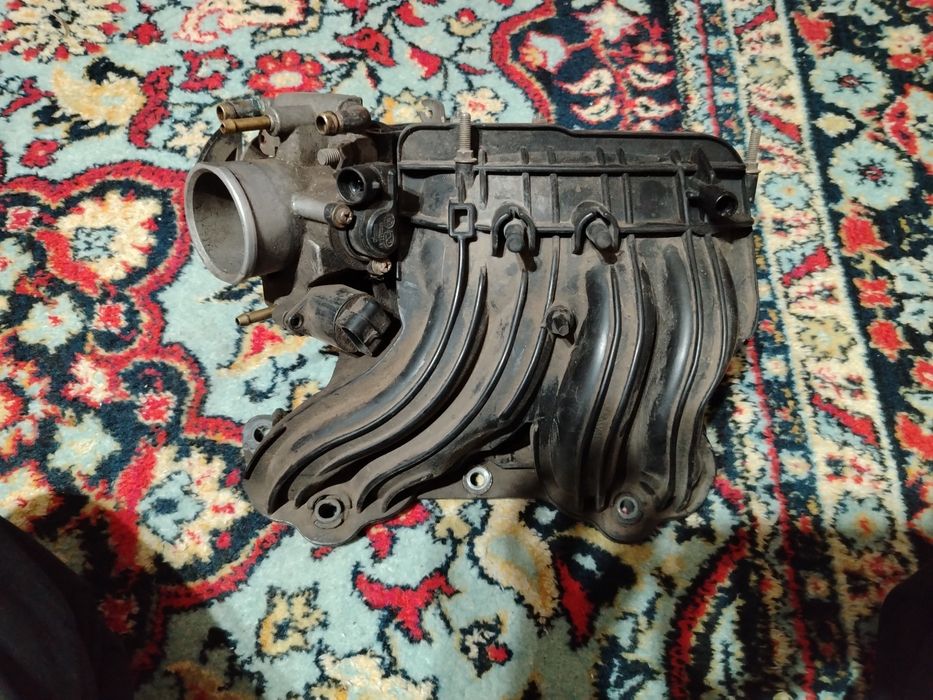 Продам впускной коллектор