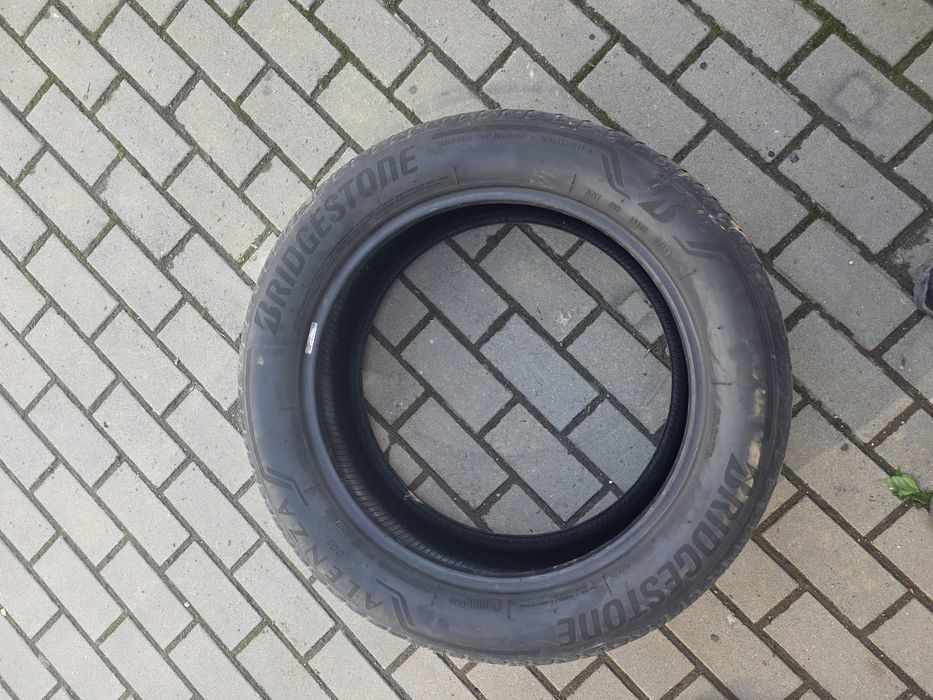Bridgestone 245/50/19 vara