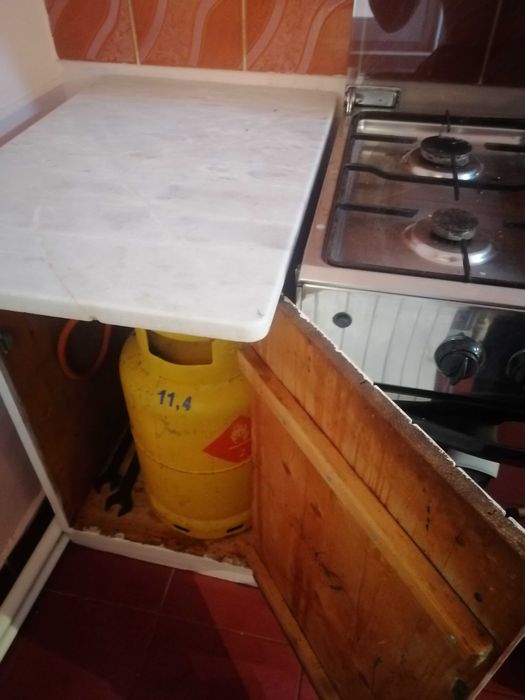 Inchiriez apartament Viseu de Sus 2 camere ultracentral la pret mic