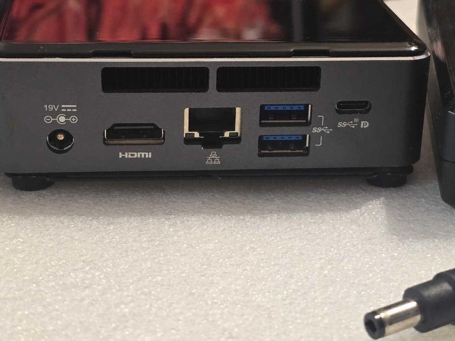 Mini PC Intel NUC 7i3BNK, i3 Gen 7, 4GB RAM, Fără SSD WI-Fi, Bluetooth