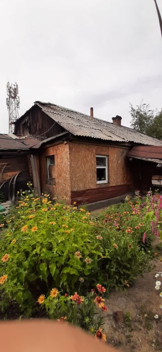 Продаётся дом с большим участком.