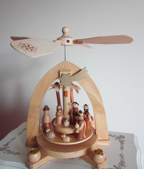 Craciun cadou rar Erzgebirge Carusel Scena Nasterii Germania 1980